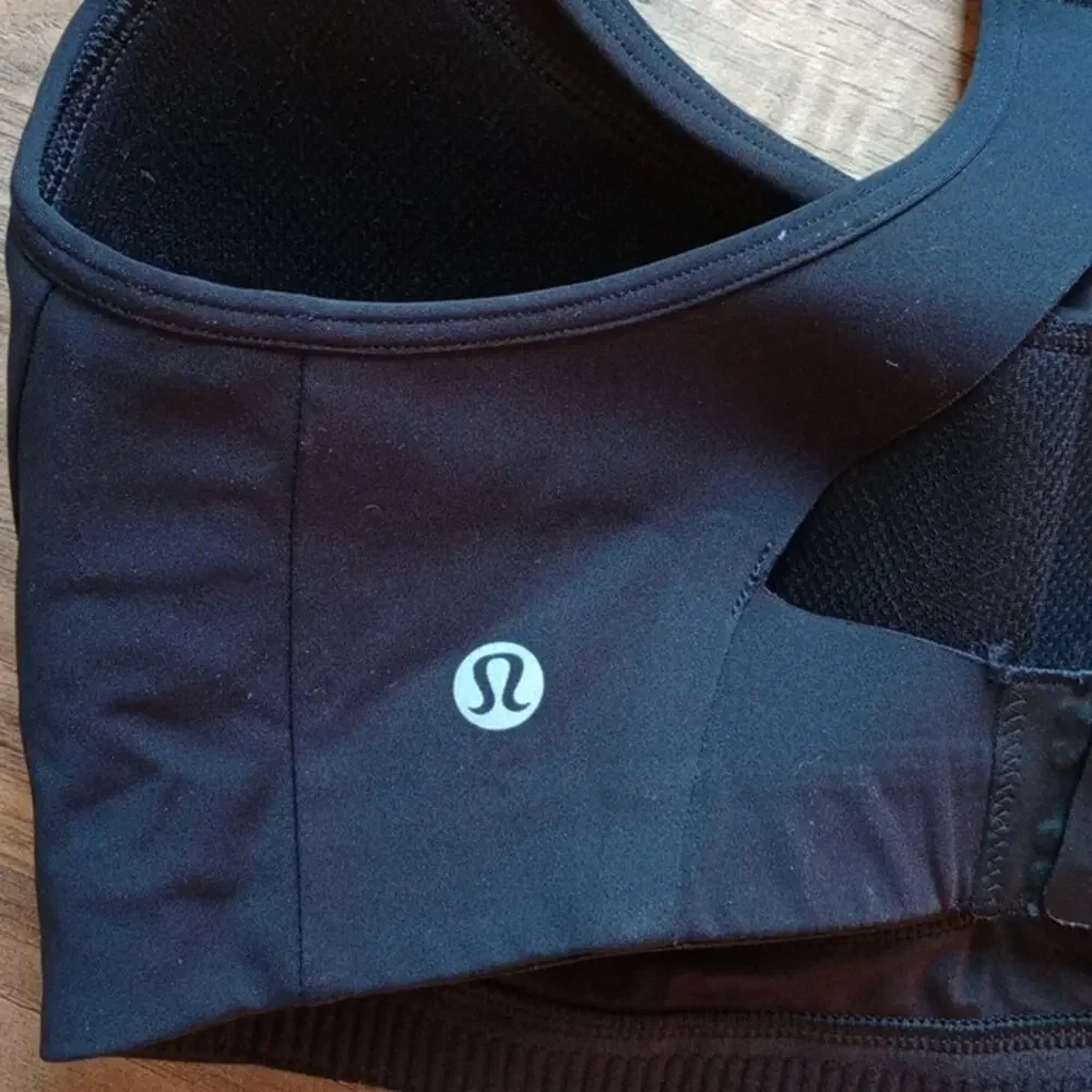 Lululemon adjustable Athletic Activewear Sports Bra Black hook and eye Size 32D